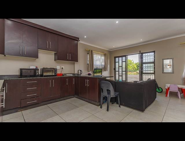 5 BEDROOM FREESTANDING FOR SALE IN WYEBANK